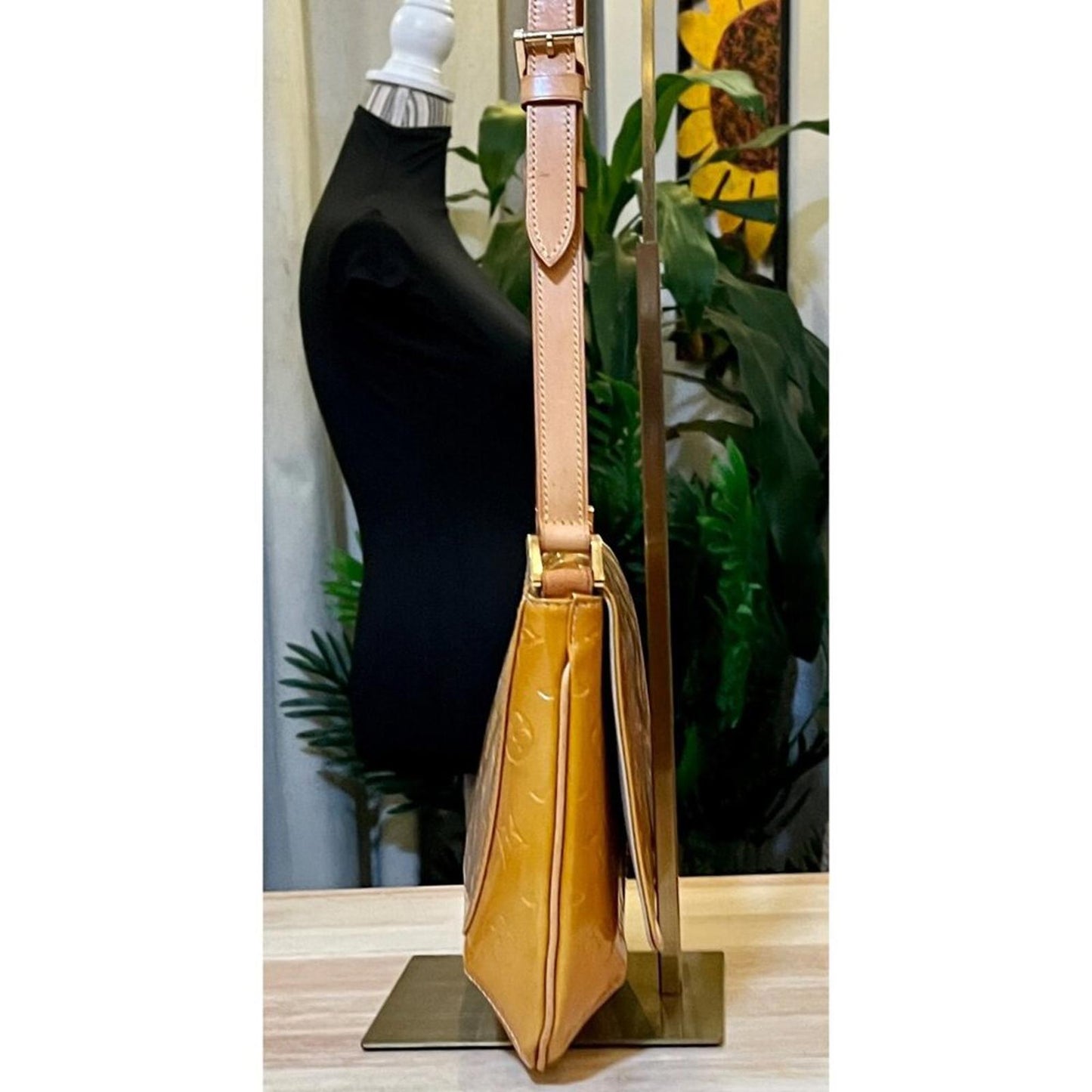 LOUIS VUITTON VERNISE THOMSPON STREET SHOULDER BAG
