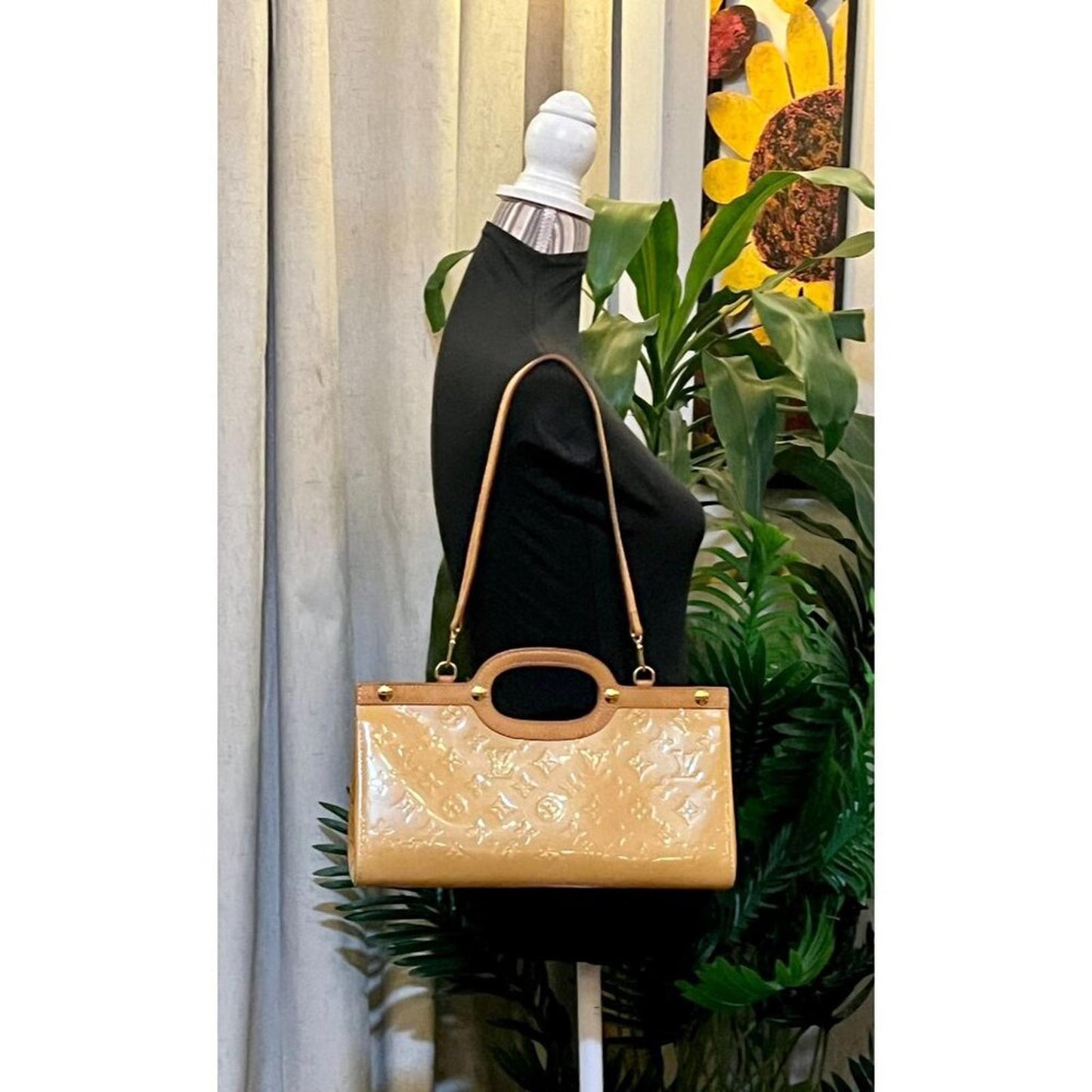 LOUIS VUITTON ROXBURY DRIVE YELLOW VERNIS HANDBAG