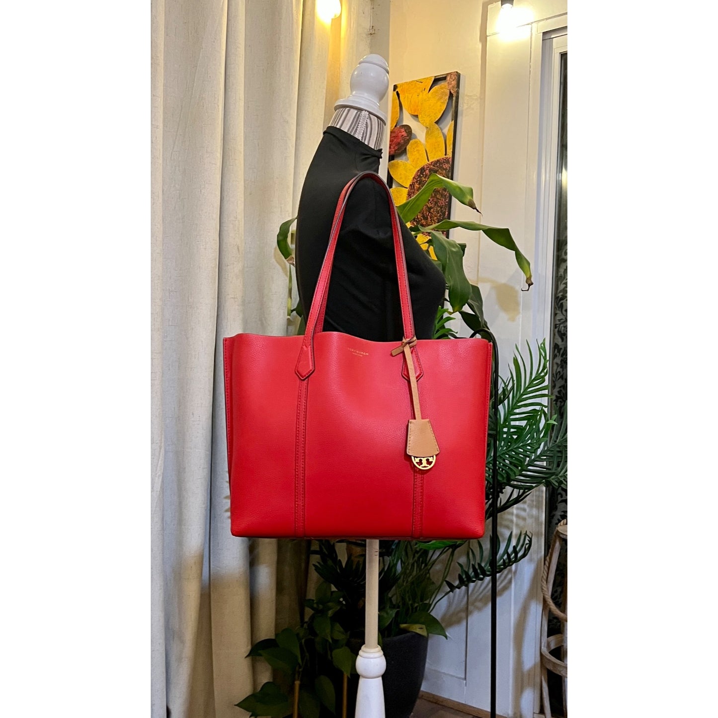 ✺✺ AUTHENTIC TORY BURCH TOMATO RED PERRY TOTE ✺✺