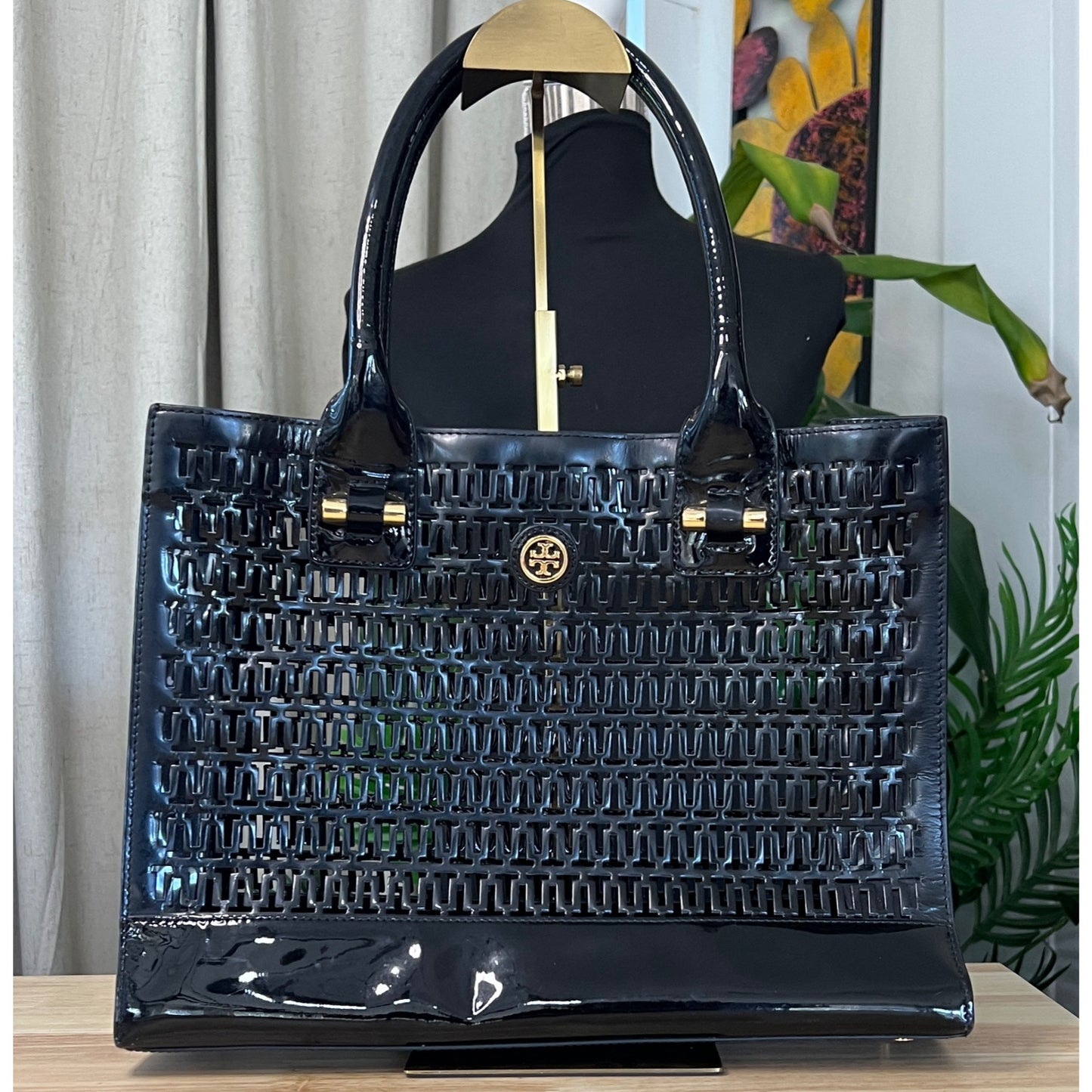 ✺✺ AUTHENTIC TORY BURCH Black Robinson Cut Out Tote ✺✺