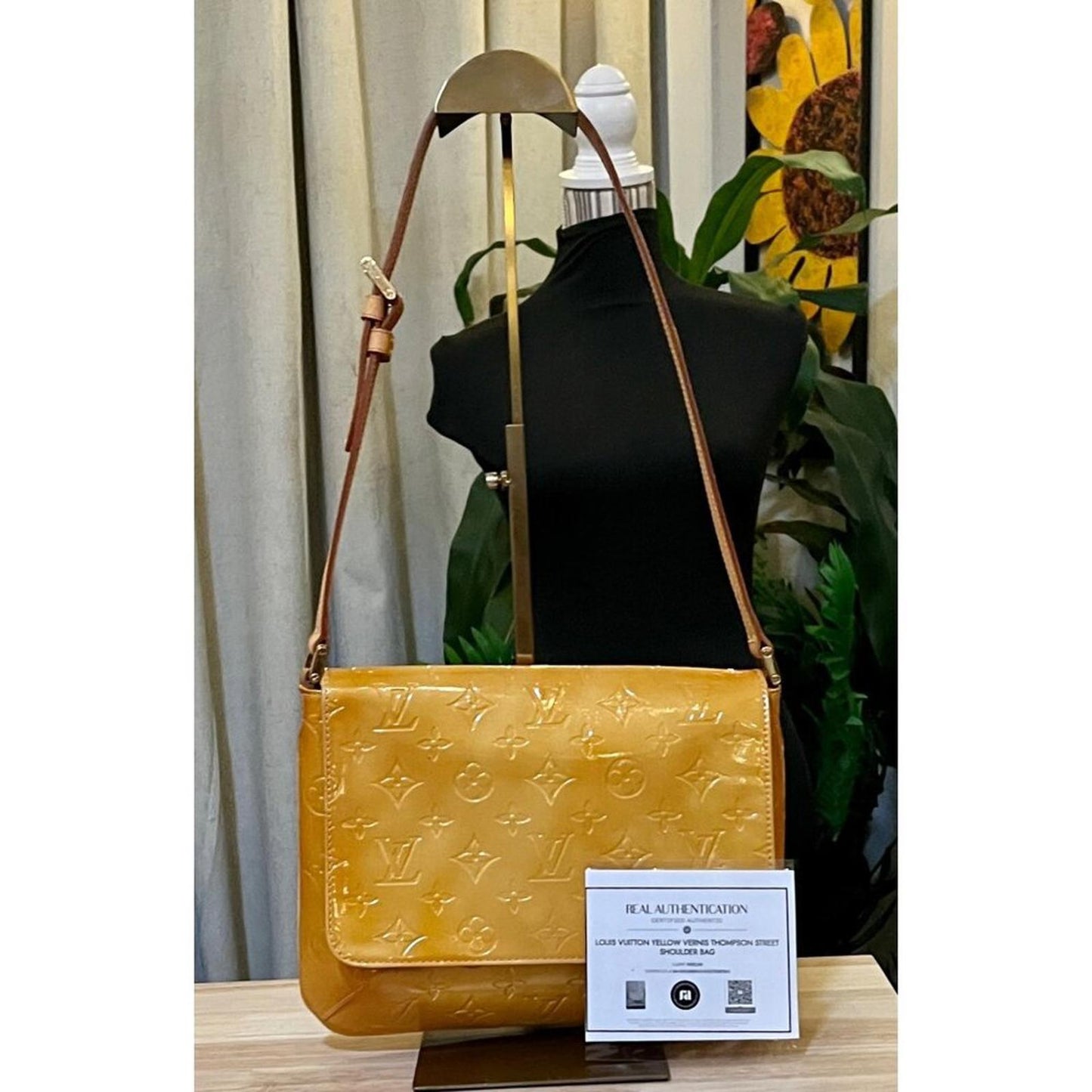 LOUIS VUITTON VERNISE THOMSPON STREET SHOULDER BAG