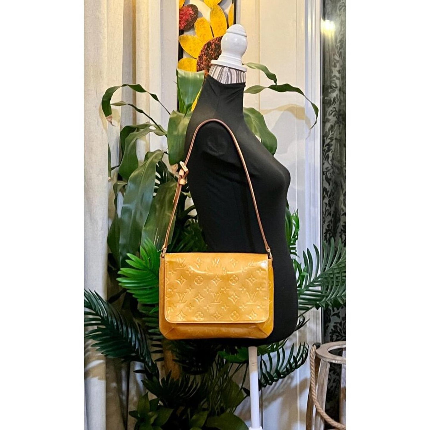 LOUIS VUITTON VERNISE THOMSPON STREET SHOULDER BAG
