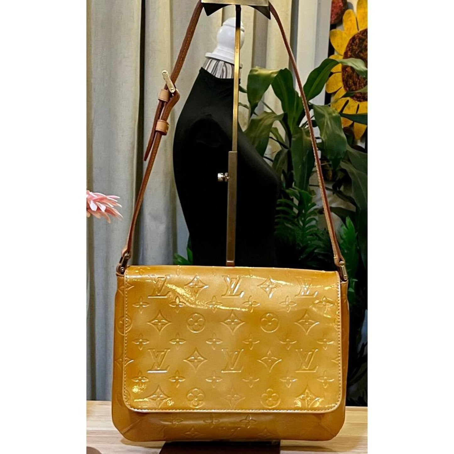 LOUIS VUITTON VERNISE THOMSPON STREET SHOULDER BAG