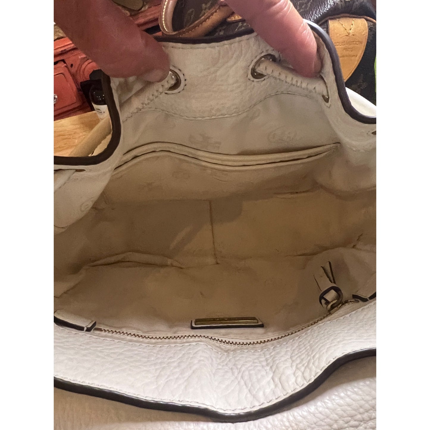 Tory Burch Vintage Winter White Thea/Robinson Shoulder Bag with Adjustable Straps