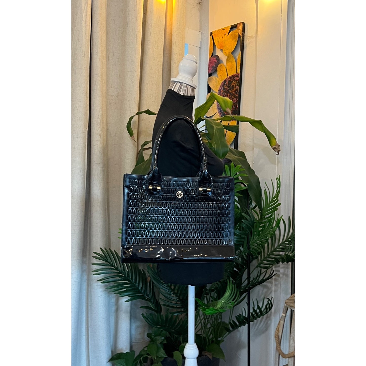 ✺✺ AUTHENTIC TORY BURCH Black Robinson Cut Out Tote ✺✺