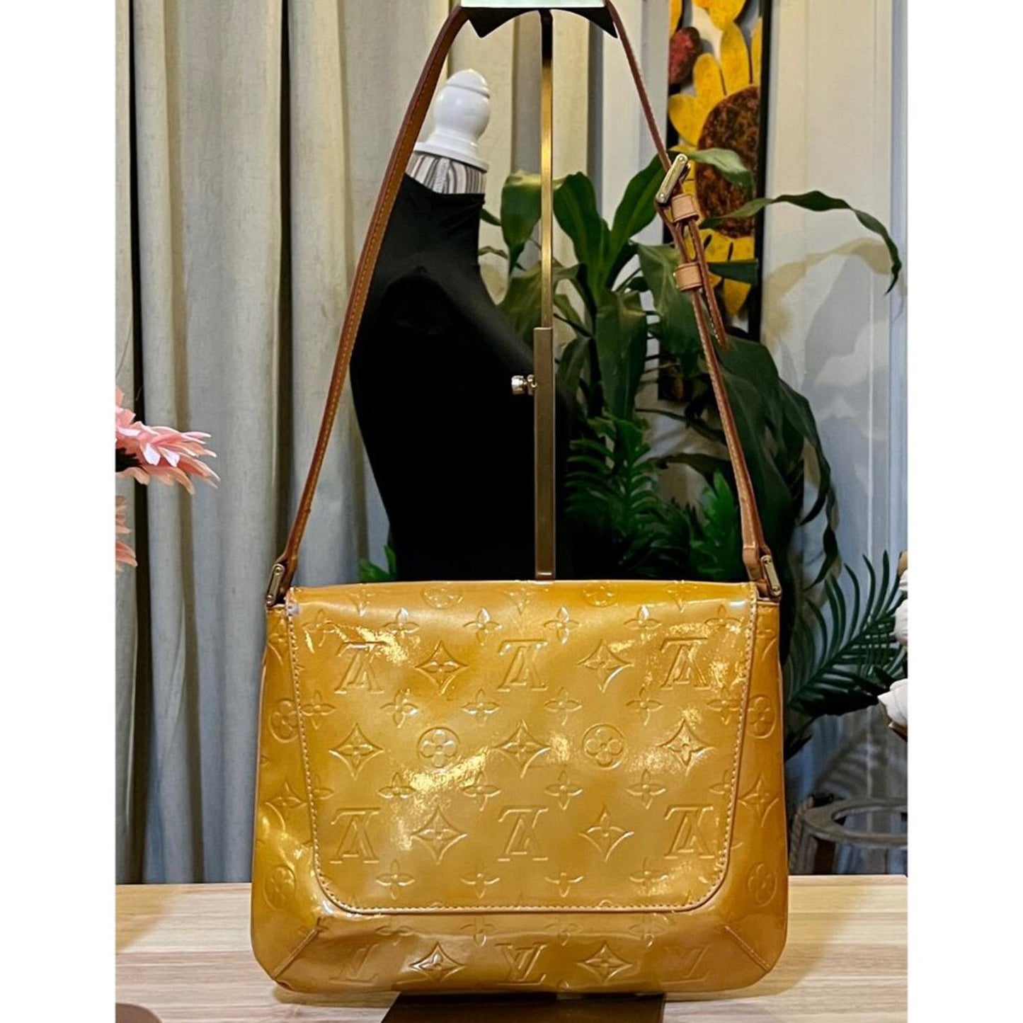 LOUIS VUITTON VERNISE THOMSPON STREET SHOULDER BAG