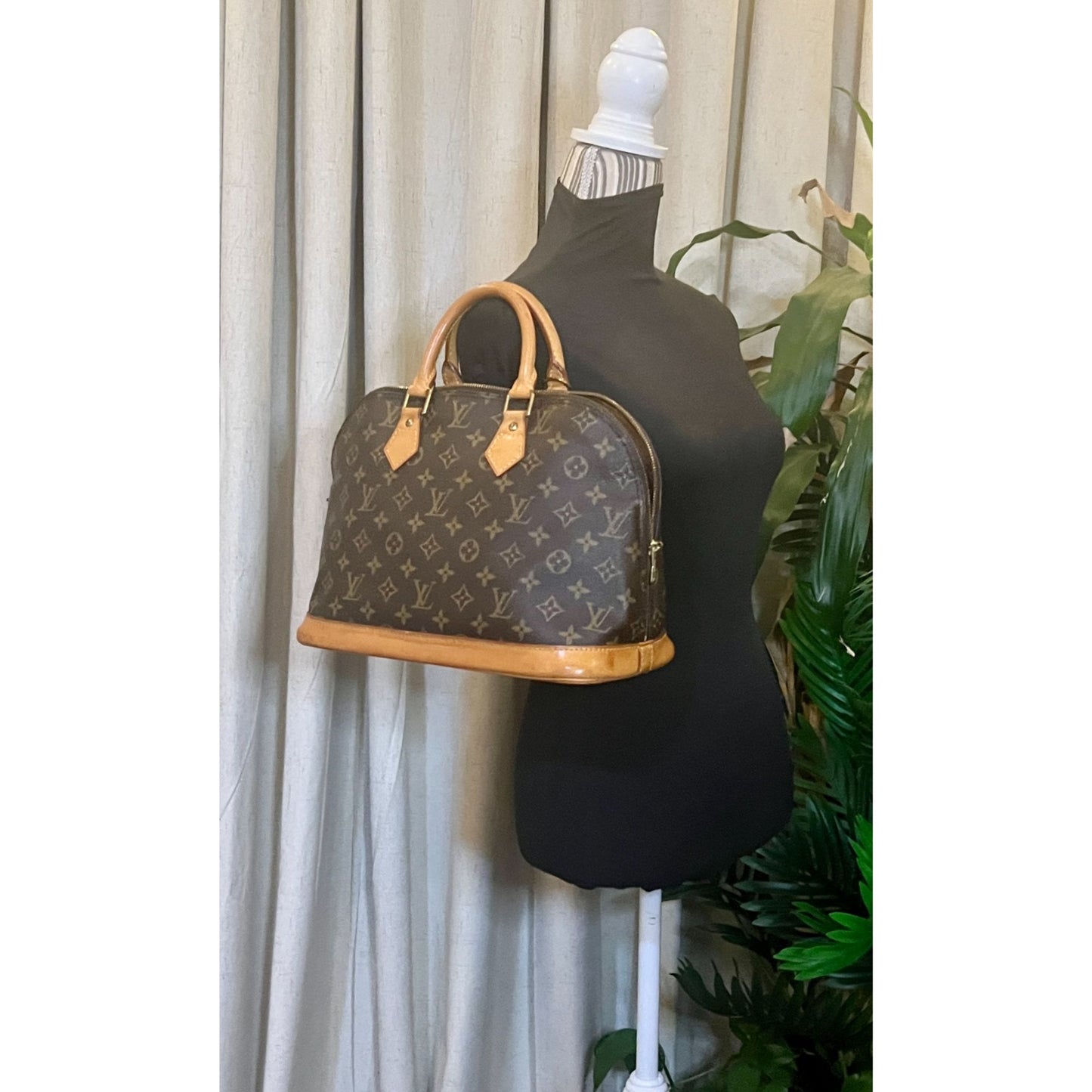 Louis Vuitton Monogram Alma PM Brown Canvas Leather Handbag
