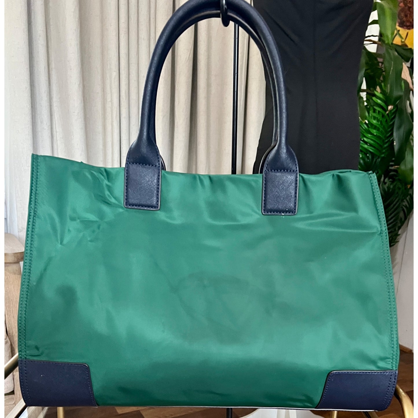 AUTHENTIC TORY BURCH KELLY GREEN AND NAVY CHELSEA SHOULDER BAG/TOTE