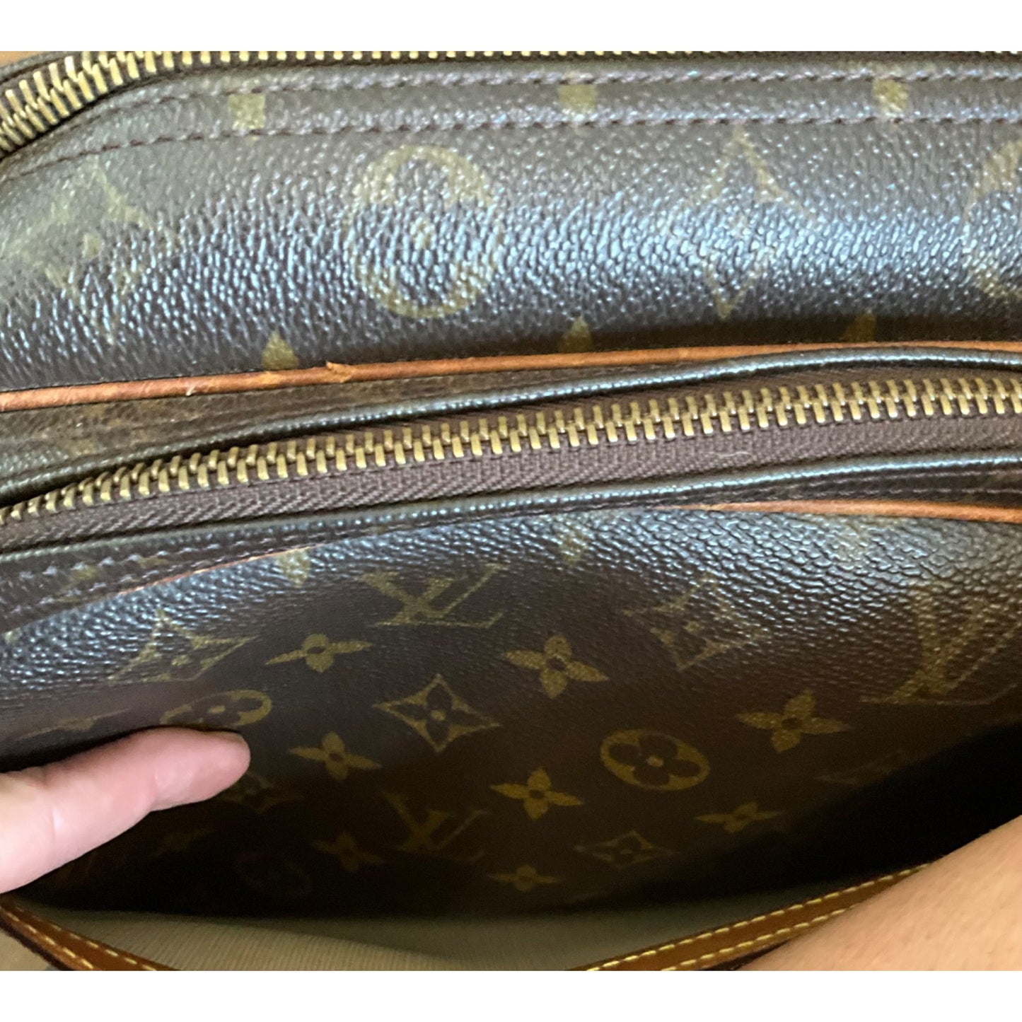 👛  AUTHENTIC LOUIS VUITTON MONOGRAM REPORTER PM